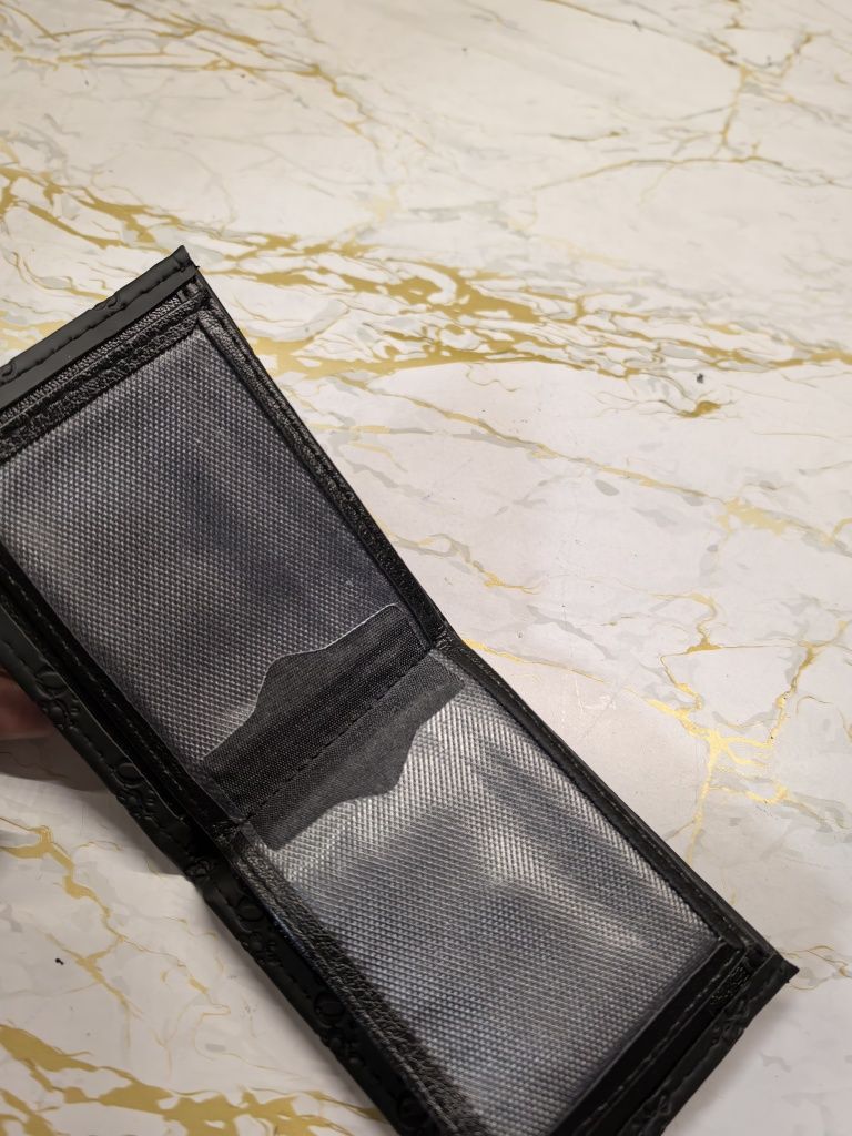 Hugo Boss портфейл
