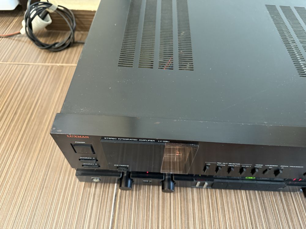 Luxman LV-105U Качествен стерео усилвател