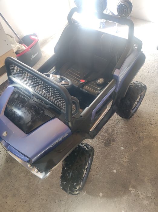 Vând mașină electrică pt copii