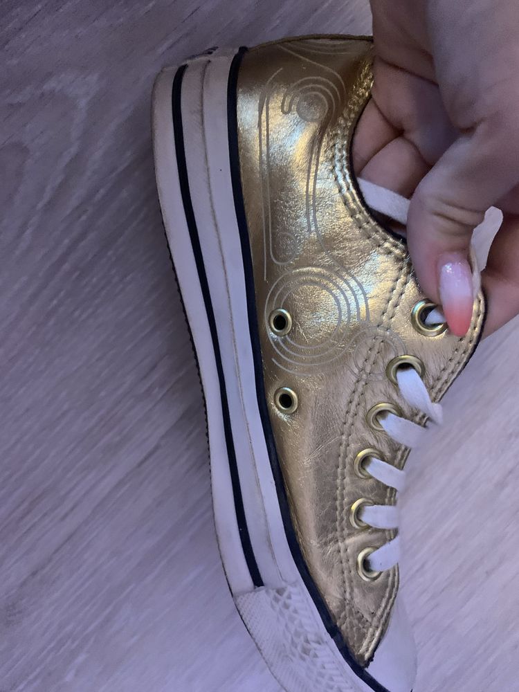 Adidasi Converse