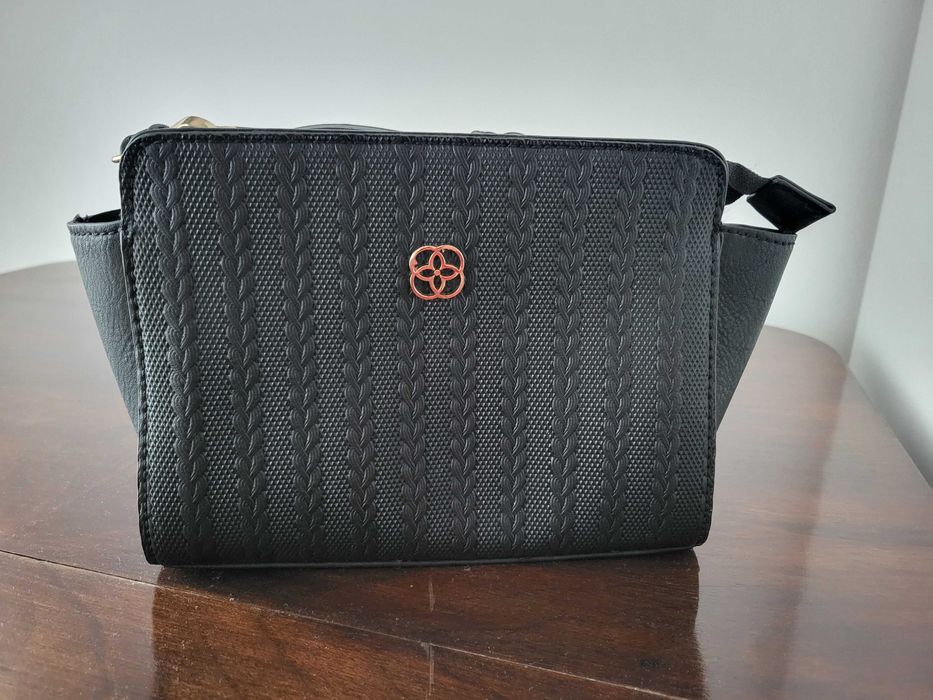 Vand geanta neagra crossbody