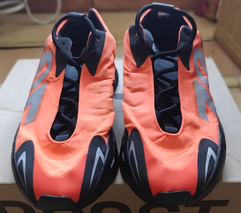 Adidas Yeezy 700 MNVN orange marimea 42.5(27cm)