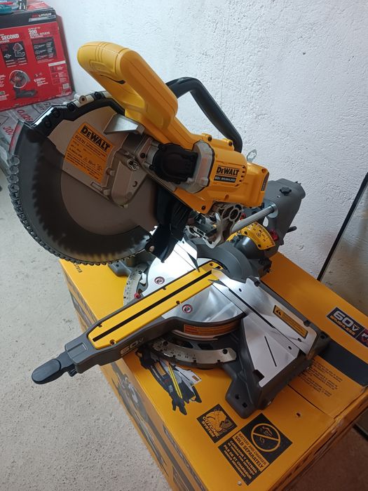Fierastrau stationar DeWalt 305mm