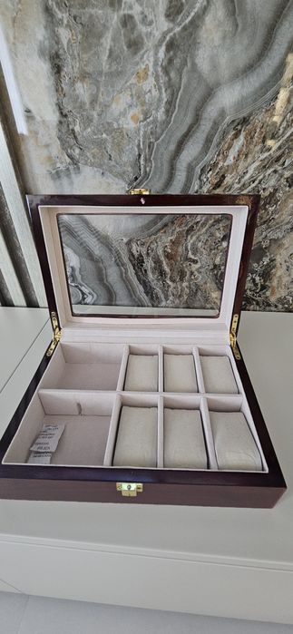 Cutie ceasuri + bijuterii din lemn