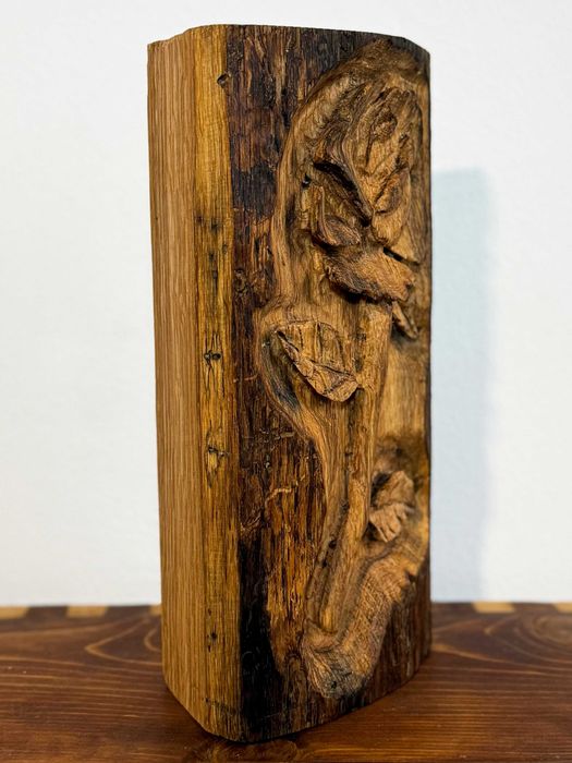 Trandafir in bucata de lemn