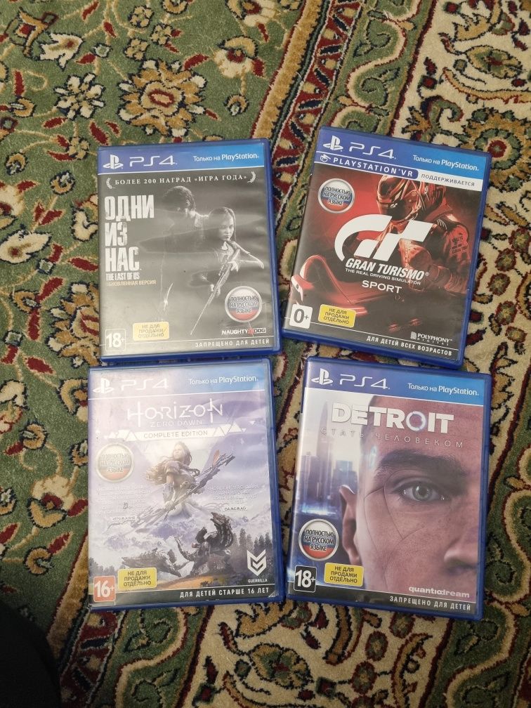 Продам ps4 с 2 джостиками