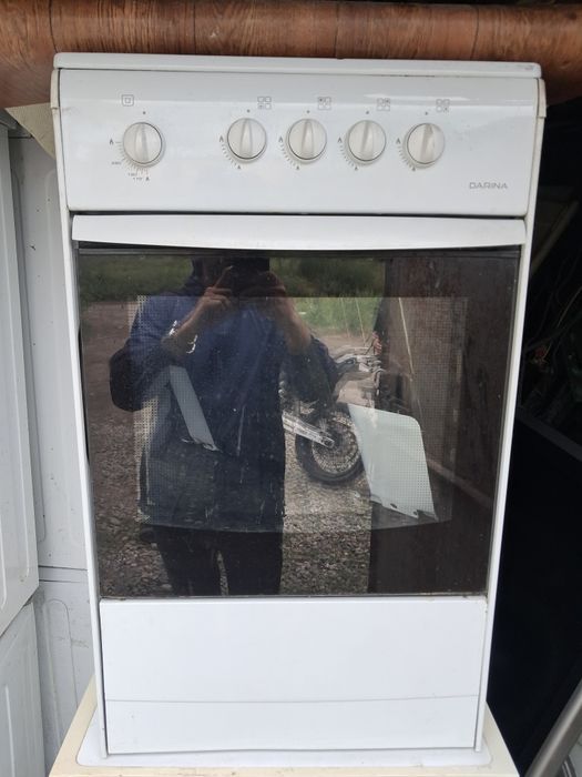 Продам газ плиту.