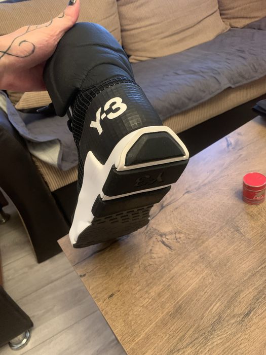 Adidas y-3 noci aproape noi