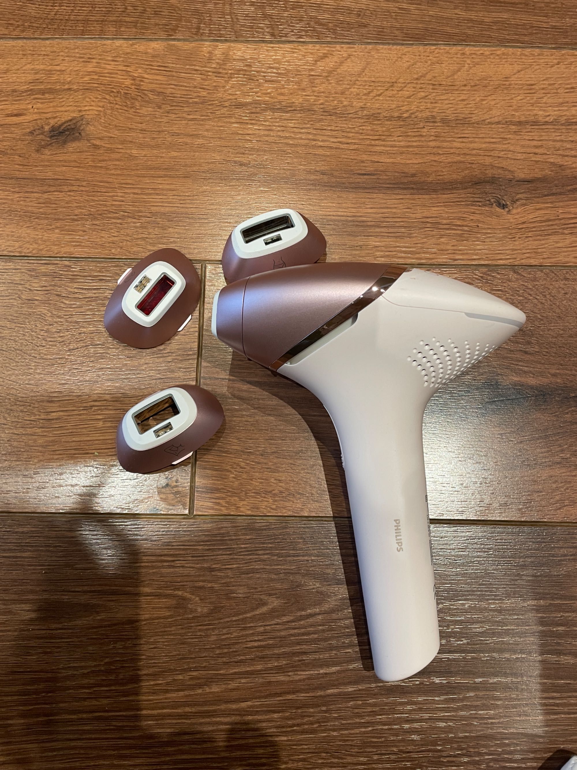 Фотоепилатор Philips Lumea 9000