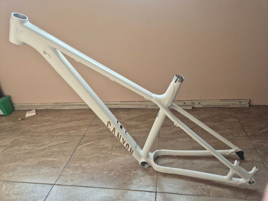 Продавам велжсипедна рамка canyon stoic радмер L