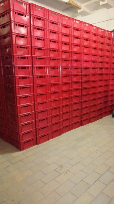 Naveta /lada plastic/rosu  albastru   /super pret 30 ron