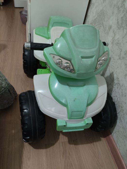 Продам детские машинки б/у по 2000 тенге