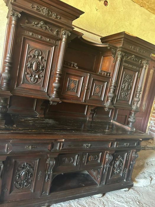 Vând credent lemn masiv,sculptat..