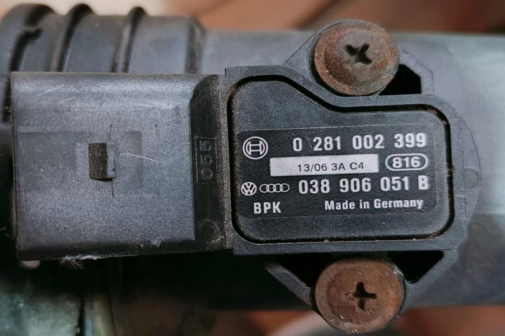 Sensor presiune  admisie 038906051B Volkswagen VW Passat B6