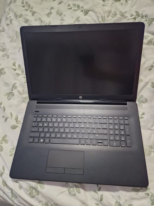 Laptop HP 17, Intel i7 10510U, 16 GB RAM, SSD 512 GB, Radeon 530 2GB