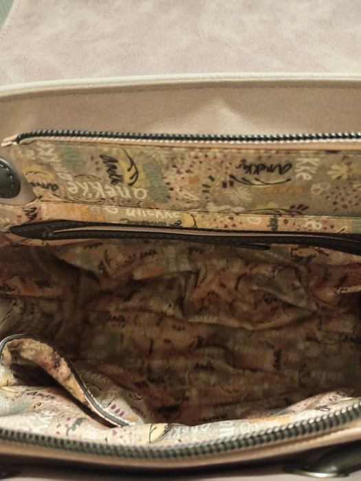 Продавам дамска раница