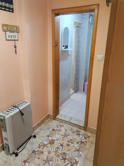 Дава се под наем боксониера