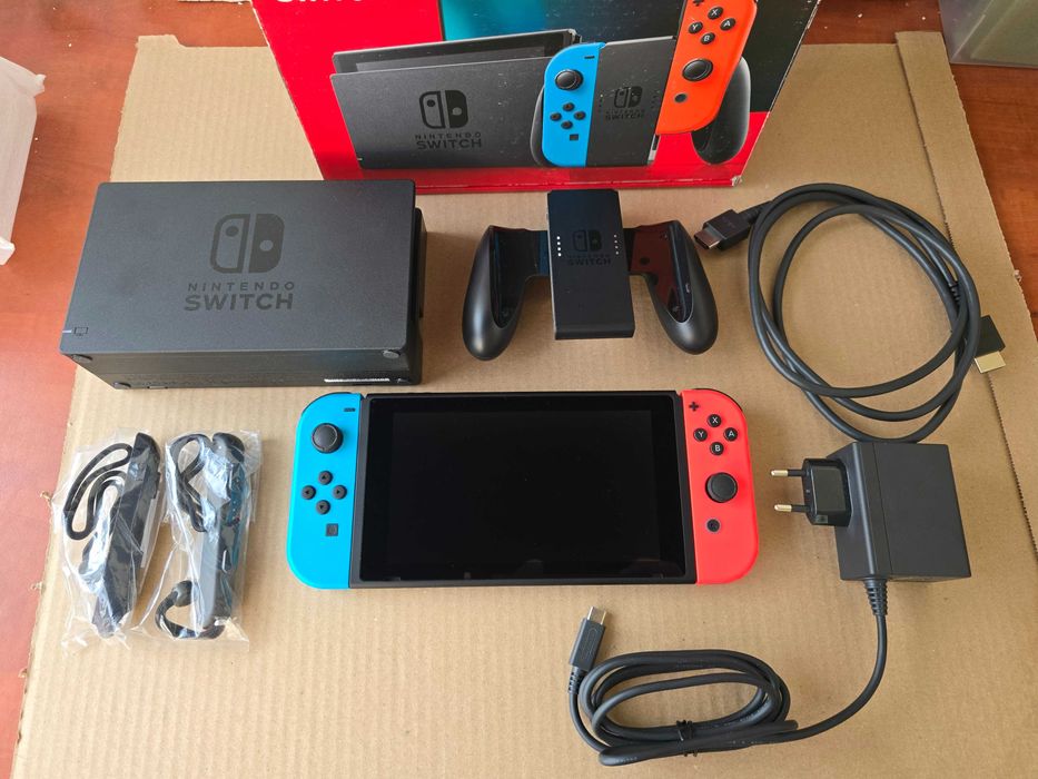 Nintendo Switch + 128гб карта памет + чип и всички аксесоари