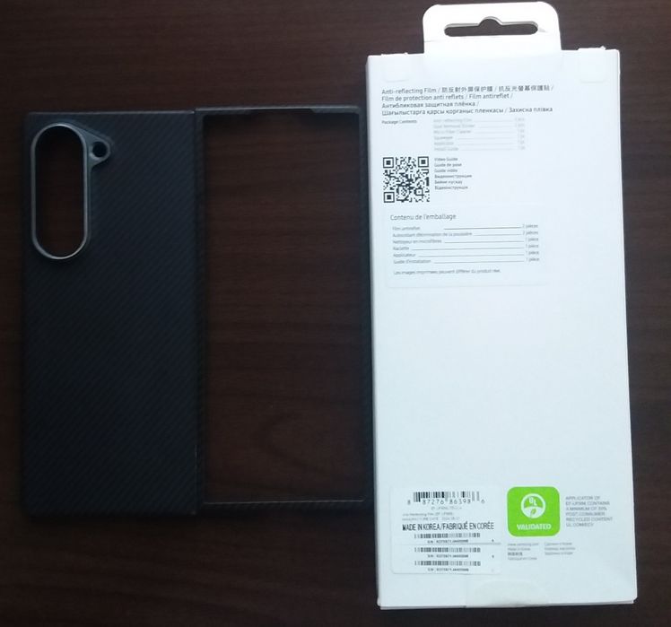 Vând husa carbon Z Fold6 în stare fff buna și set folii  Samsung