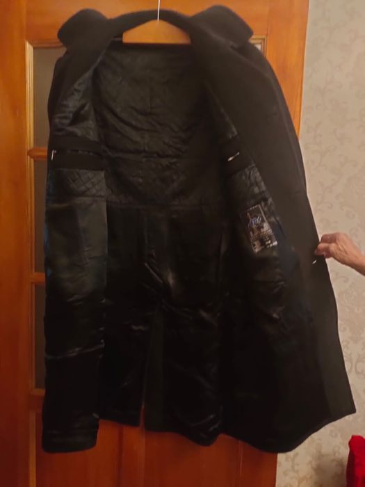 Мужскый пальто чёрный осенний новый размер 50 52 цена 50000