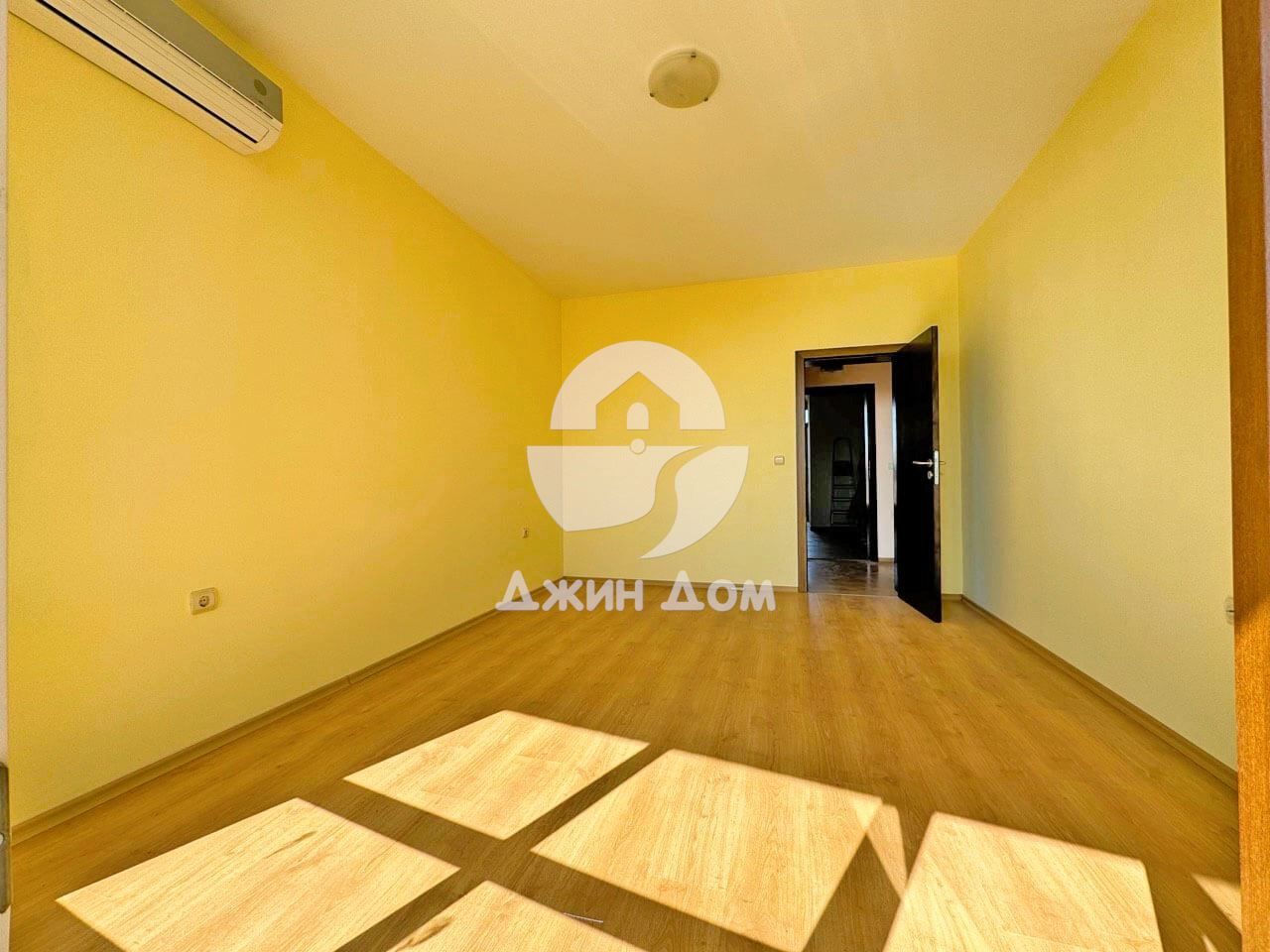 Апартамент с ГЛЕДКА МОРЕ и ПЛАНИНА в к-с Луксор, Свети Влас