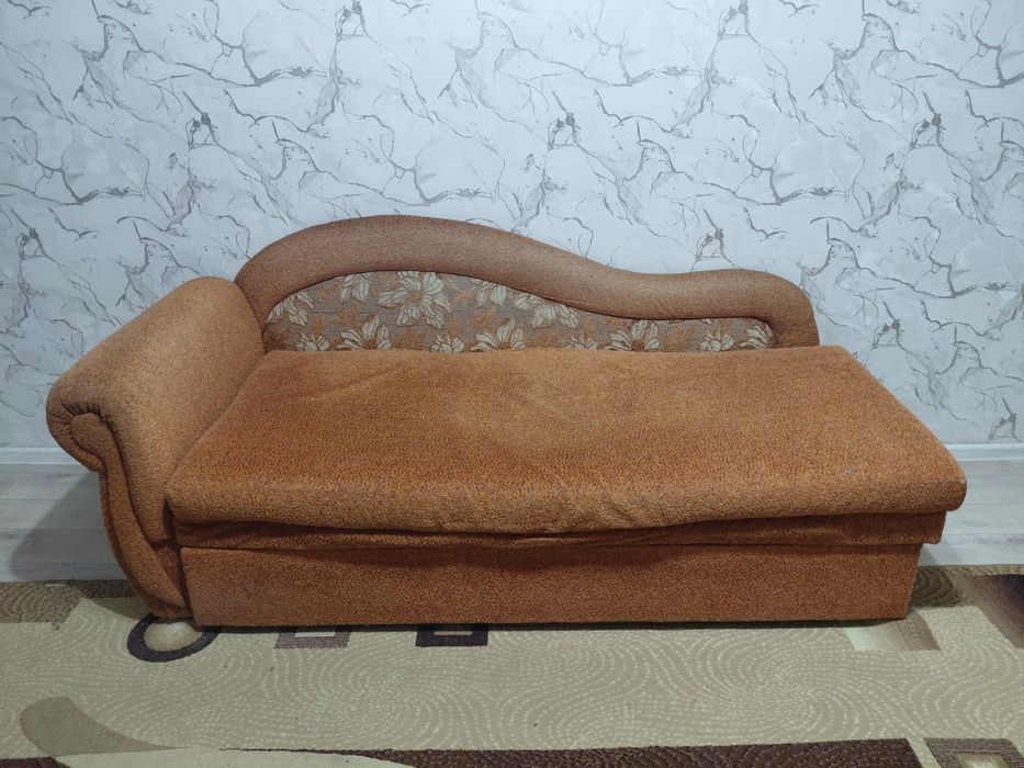 Продам диван 10000 тенге