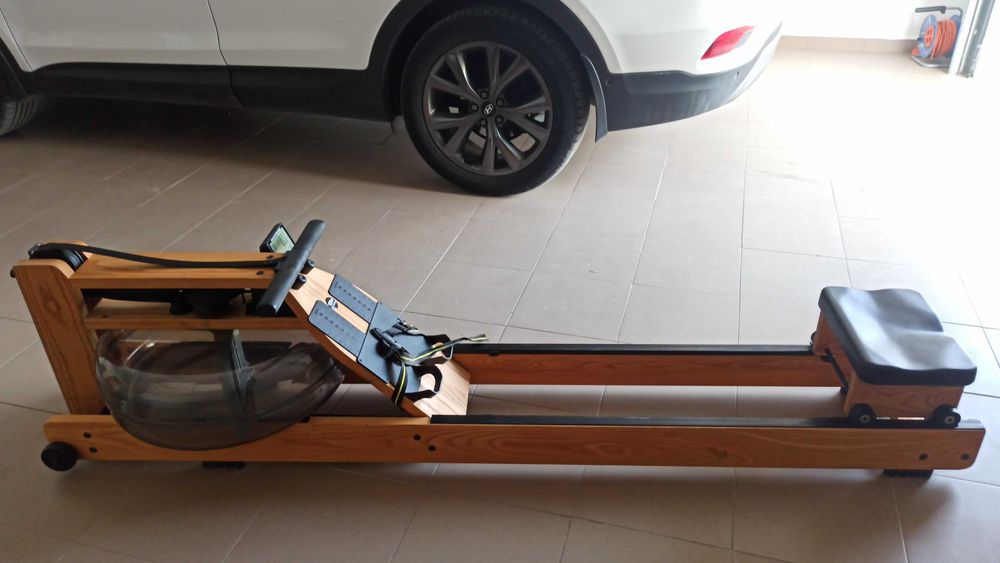 Aparat de vâslit cu apă WaterRower S4, maro stejar