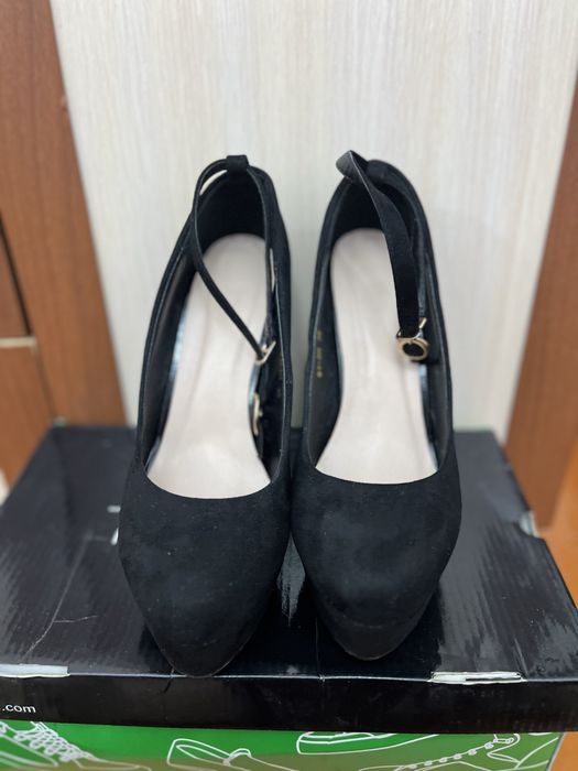 Замшевые  туфли  с закрытым носиком