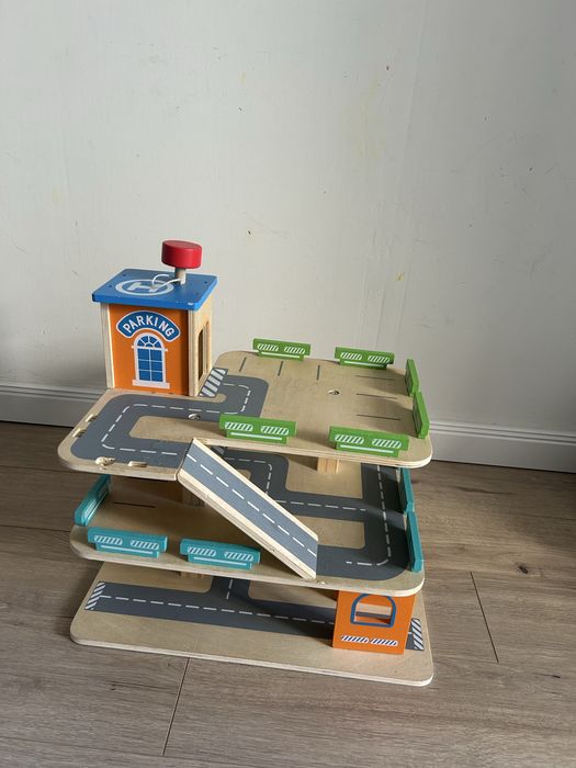 Дървен детски гараж за колички Moni