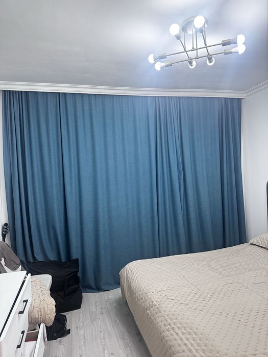 Продам шторы 2,7*5 и такого же цвета покрывало на кровать 2,3*2,4