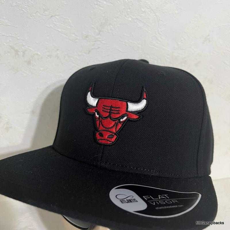 Chicago Bulls snapback шапка с права козирка чикаго булс new era