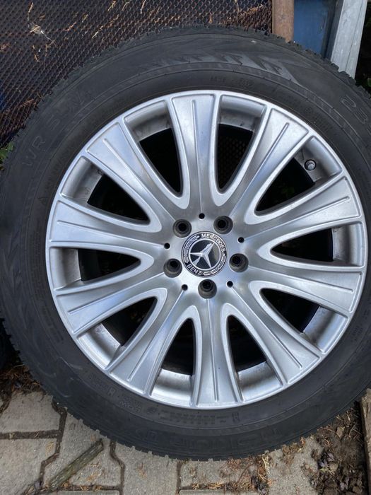 Оригинални джанти със зимни гуми Mercedes R18 5x112