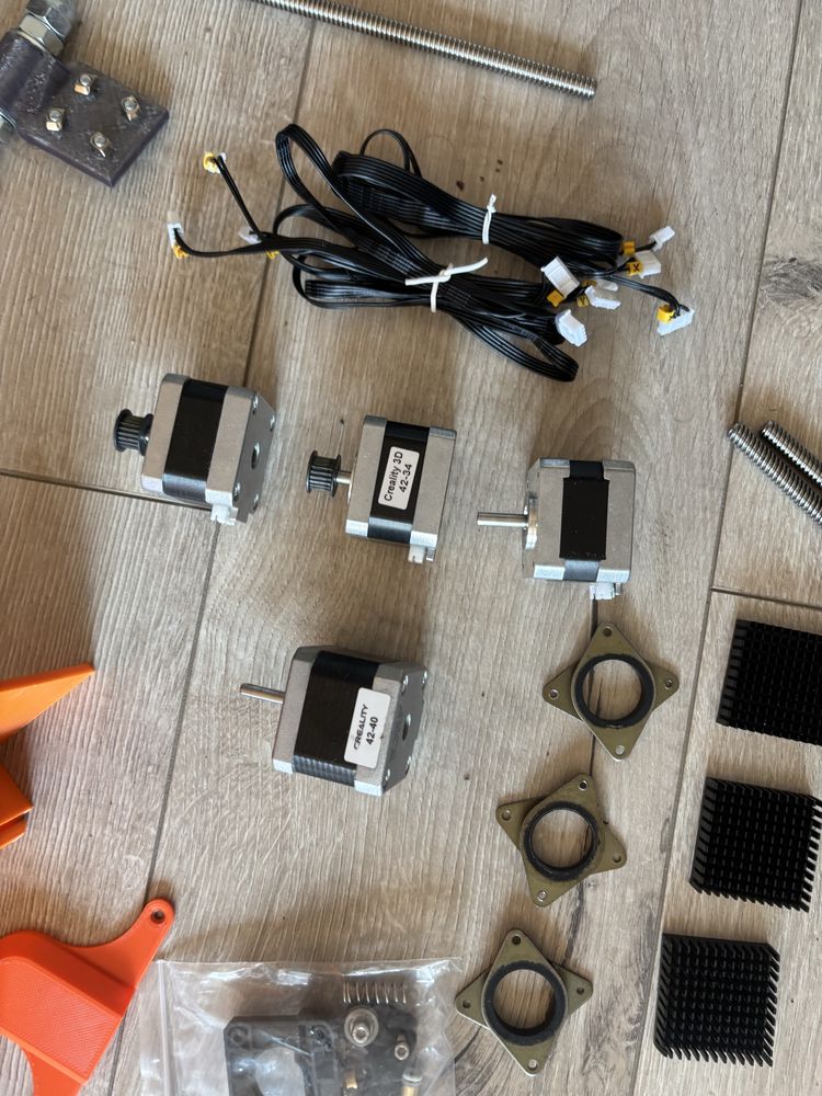 Модифициран Ender 3 принтер на части