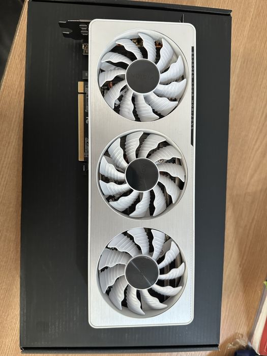 Gigabyte GeForce® RTX™ 3070 VISION OC WHITE, 8GB GDDR6, ca noua