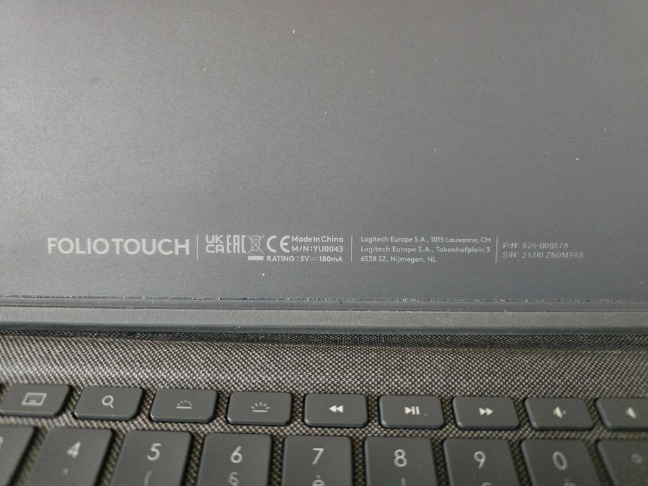 Husa Logitech FolioTouch - iPad Air Pro (4th & 5th gen) 11"
