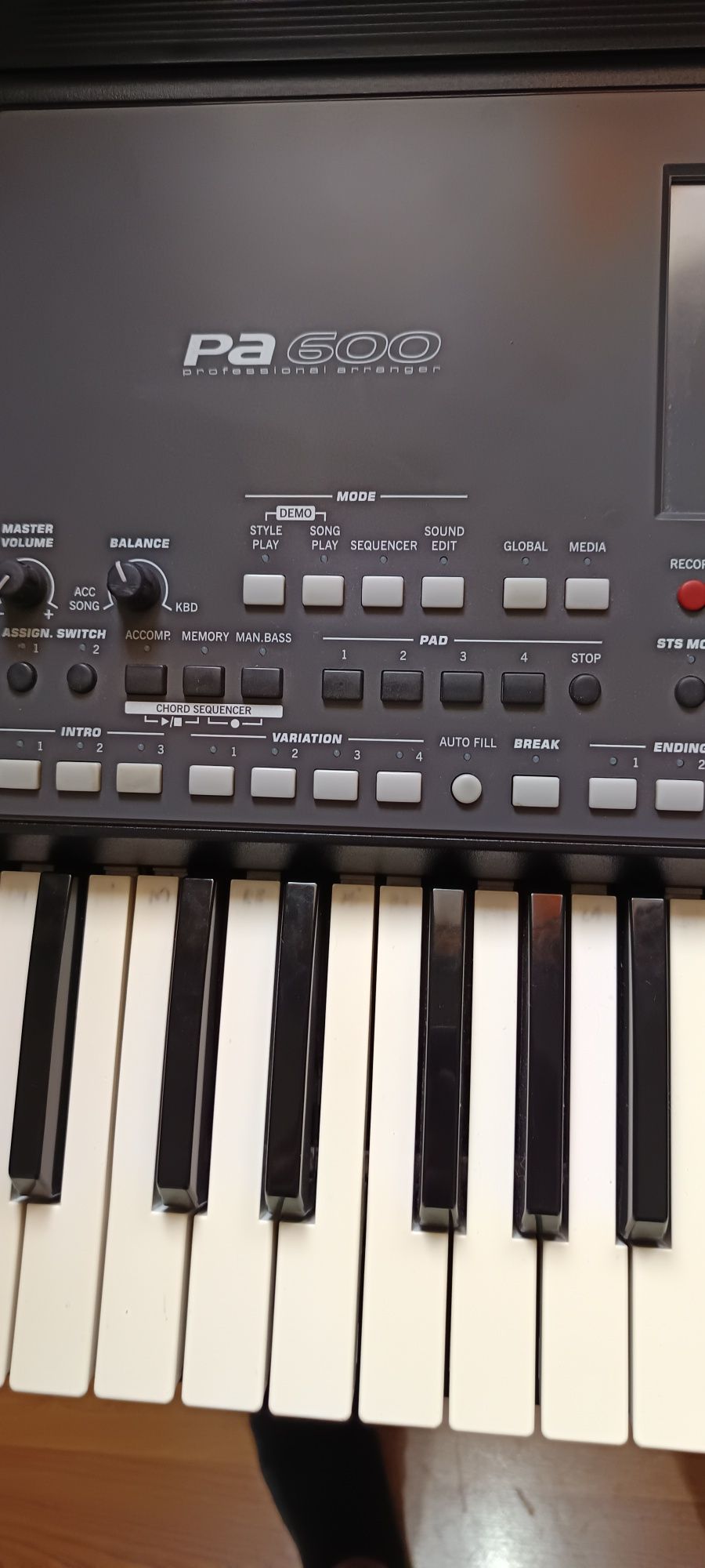 Vând korg pa 600 sau schimb cu korg pa 2x pro.
