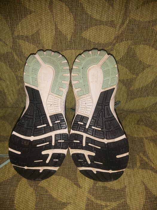 Маратонки Asics, Adidas Duramo 10, Brooks и кецове Converse