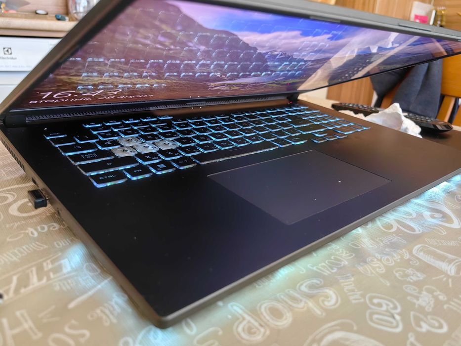 Лаптоп Asus ROG Strix G17 Ryzen 7 5800H 32RAM 2TB RTX3070