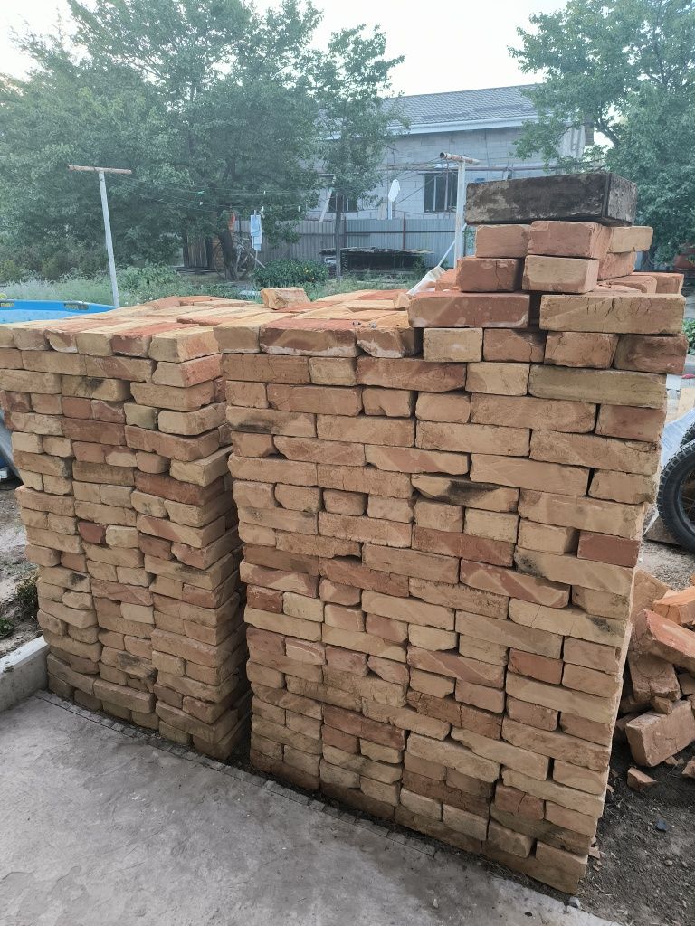 Красный кирпич,.