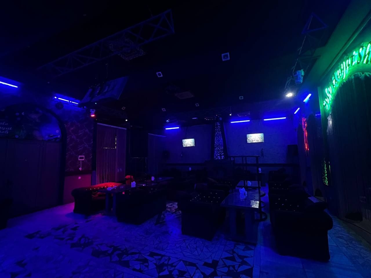 В аренду  дам клуб -караоке