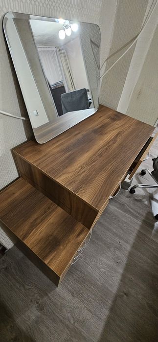 Косметический столик туалетный столик