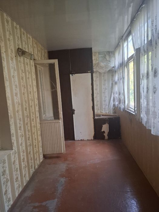 Продаю квартиру Яшнабадский р-он Авиасозлар-1 77-сер 3-ком 1-этаж 4-эт