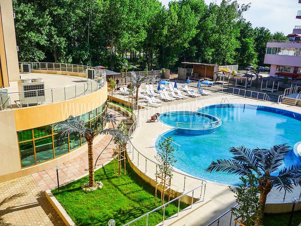 Продава се Двустаен апартамент в к.к. Слънчев бряг - 60 кв.м за 1142 €/кв.м - Снимка #1