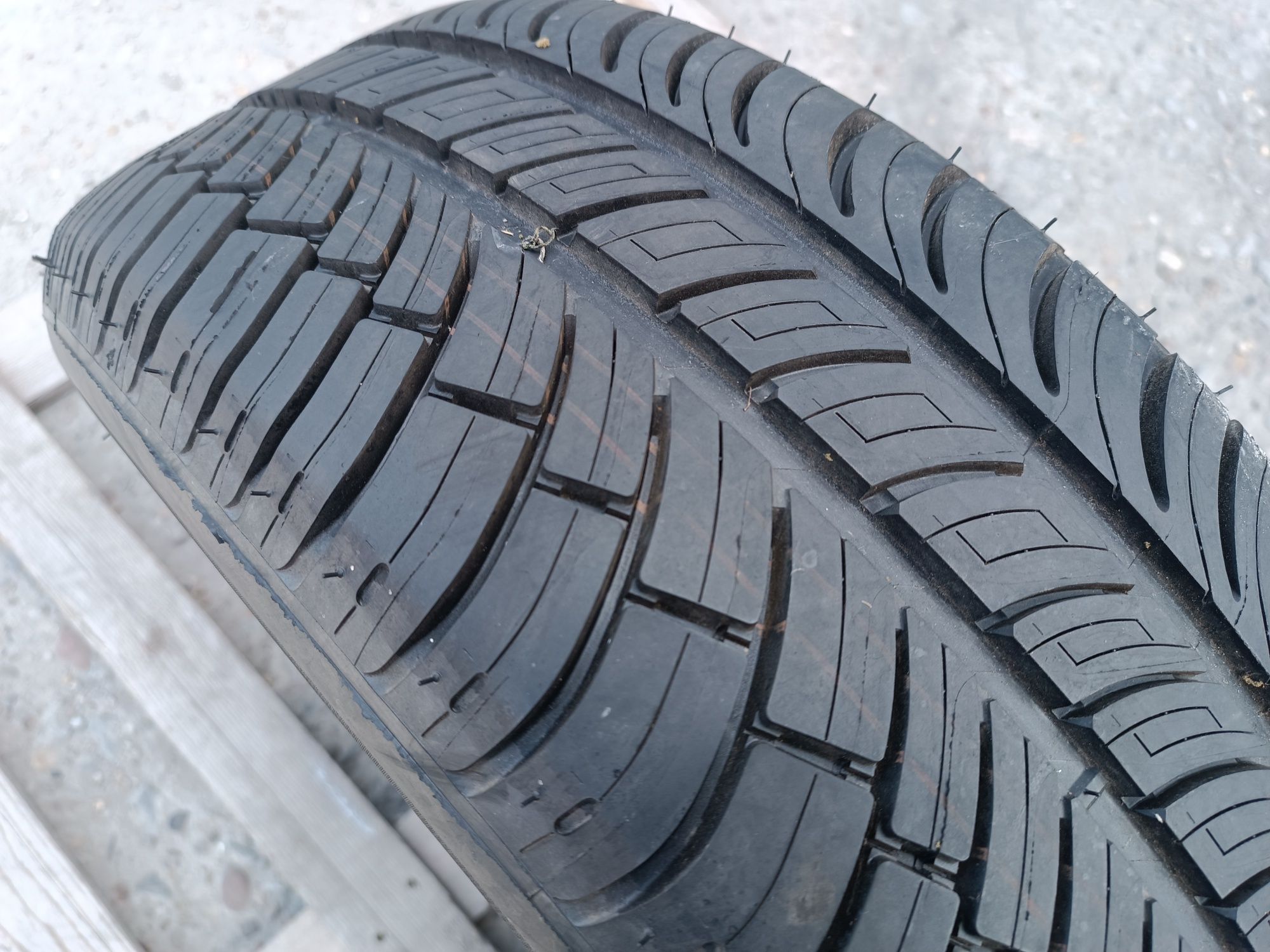 1бр лята джанта 16ка 5х112 VW + гума 205/55/16 Michelin