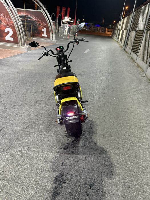 scuter electric moped
