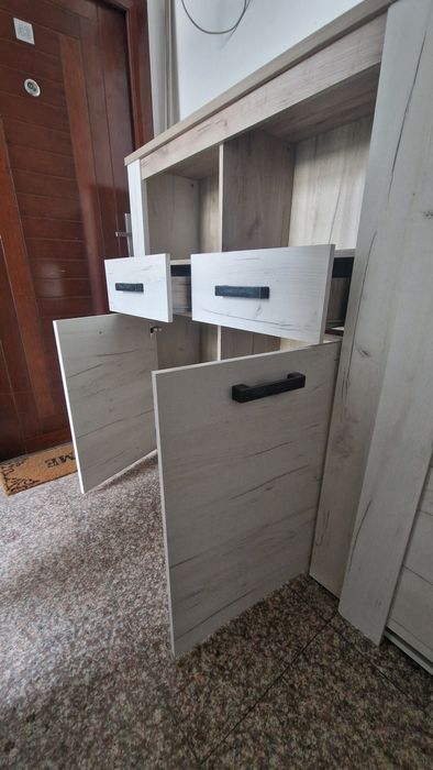 Комод и вертикален шкаф