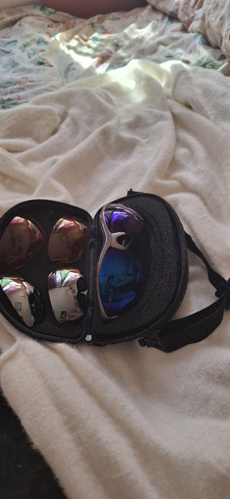 Разпродажба на дамски слънчеви очила! GUESS, D&G, FERRE, GUCCI