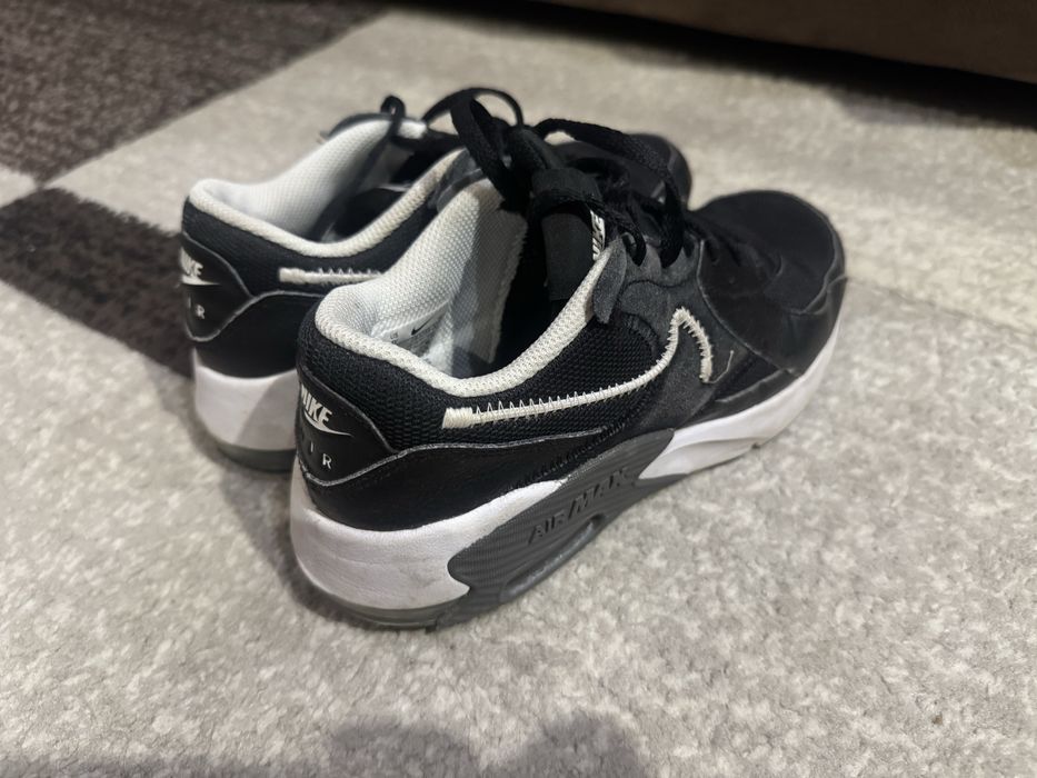 Маратонки Adudas и Nike