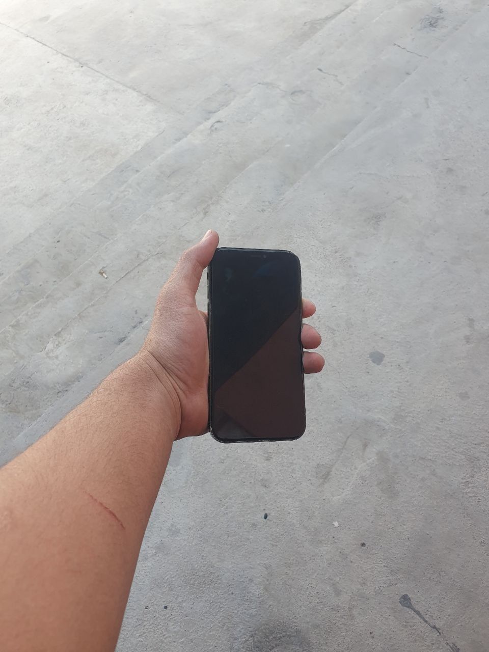 IPHONE 13 PRO rangi yashil yemkost 84% narxi 350$ boliwi aybi yoq
