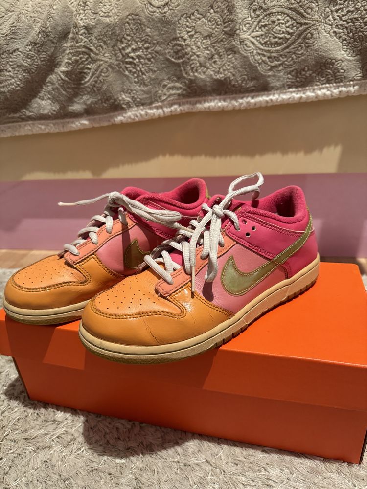 NIKE dunk low, ADIDAS superstar